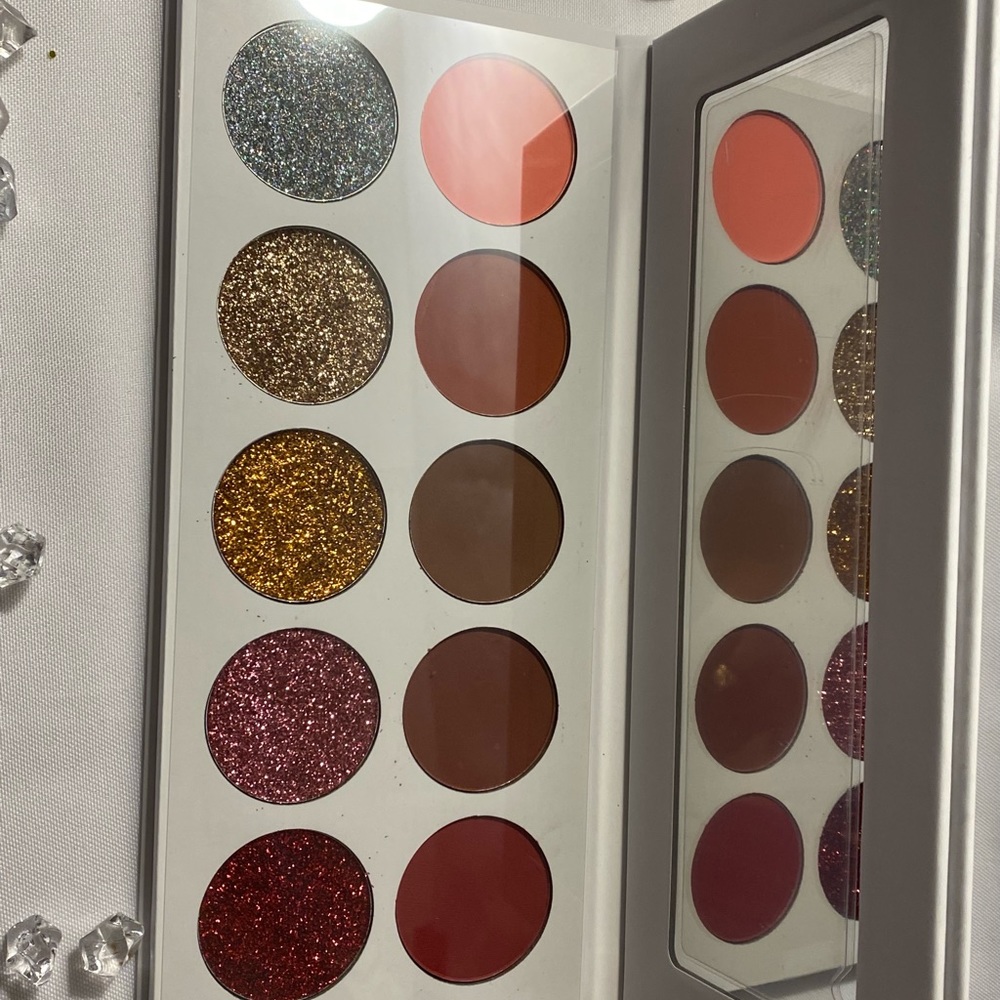 Eyeshadow Palette includes 10 vibrant colours .